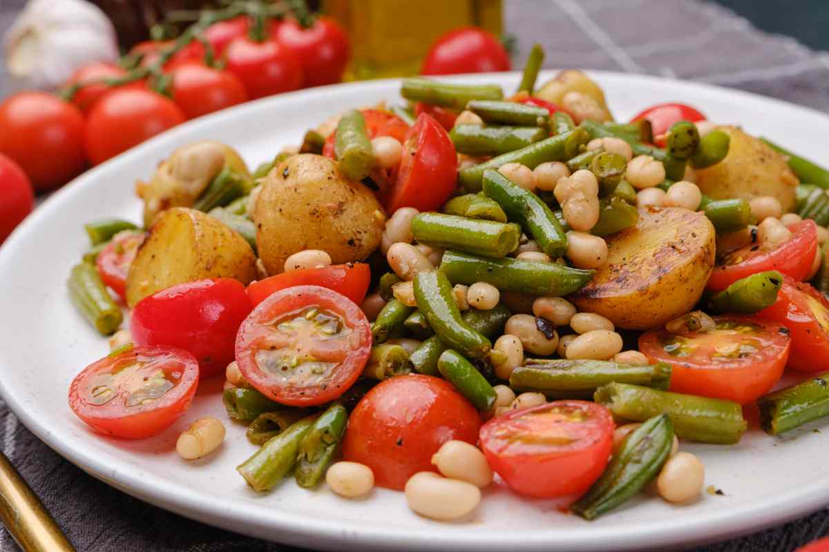 Green Beans With Cannellini Beans, Potatoes and Tomatoes